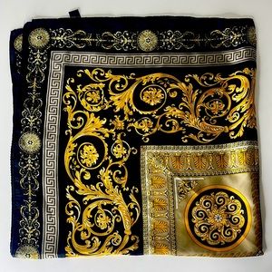 Scarf whit Versace print